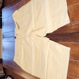 Gloria Vanderbilt Capri Shorts